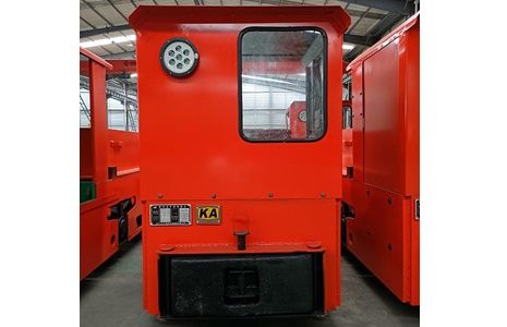 Small locomotive traction converter