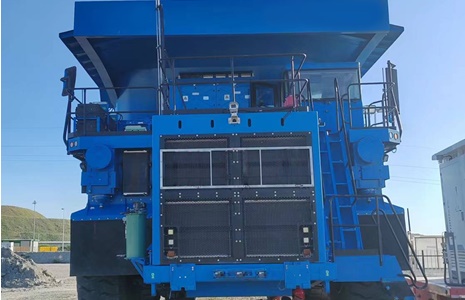 Fuel cell electric wheel dump truck traction converter